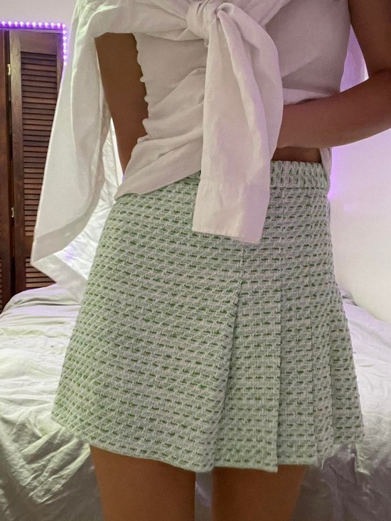 Zara Dresses & Skirts - NWT Zara - Green and White Tweed Pleated Mini Skirt